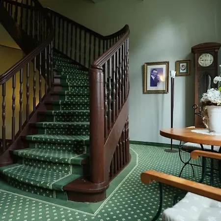 Gutshaus Redewisch & Restaurant Hotell