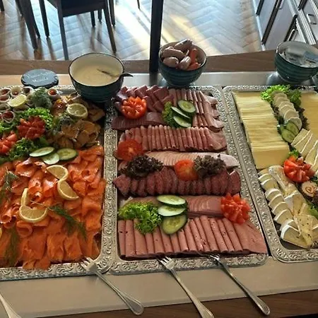 Gutshaus Redewisch & Restaurant Hotel 2*