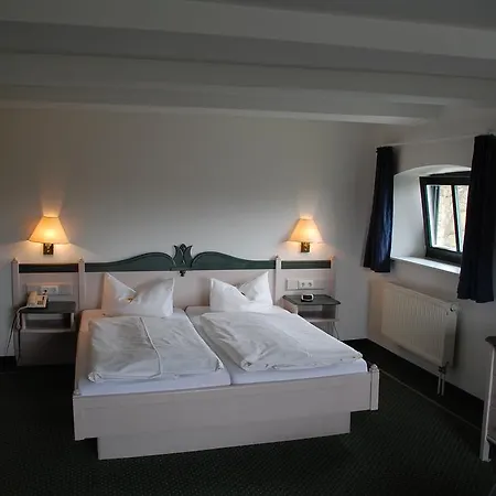 Gutshaus Redewisch & Restaurant Hotell 2*