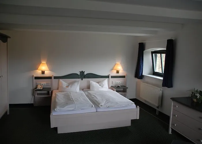 Gutshaus Redewisch & Restaurant Hotel 2*